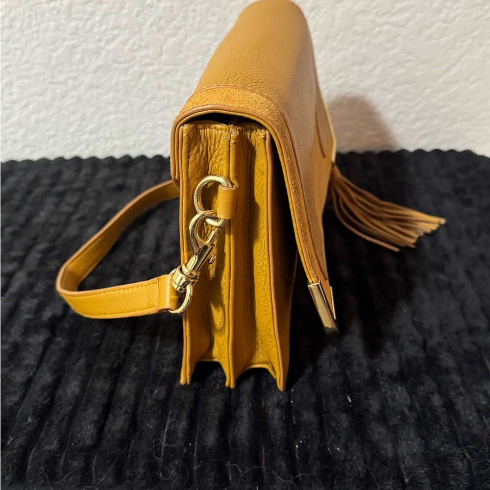 Vince Camuto Hannah Messenger Yellow Shoulder Bag - Picture 6 of 13